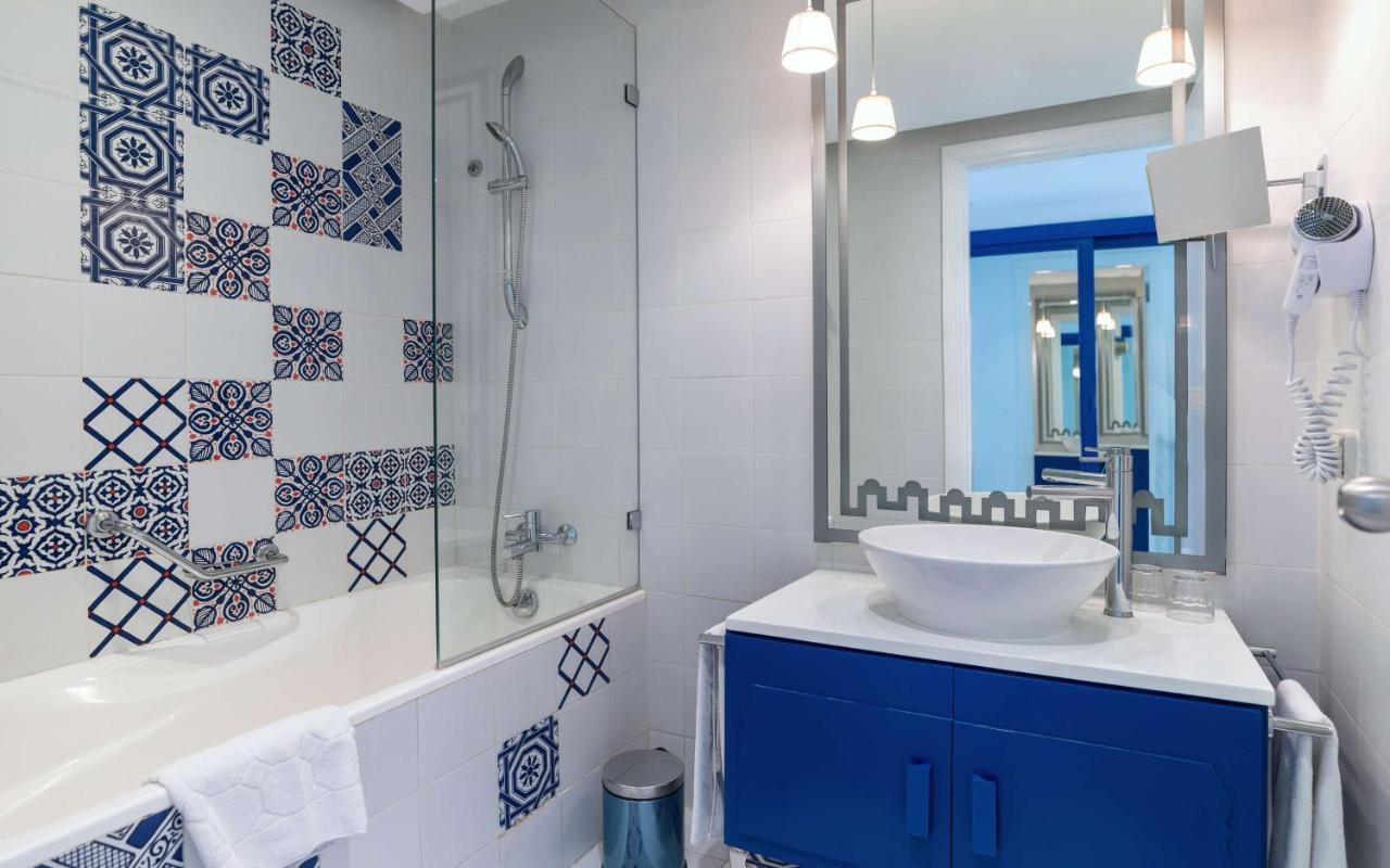 Suite with Balcony and Sea View